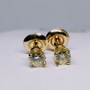 Earring whit round  Diamonds 0.66 ct sv1